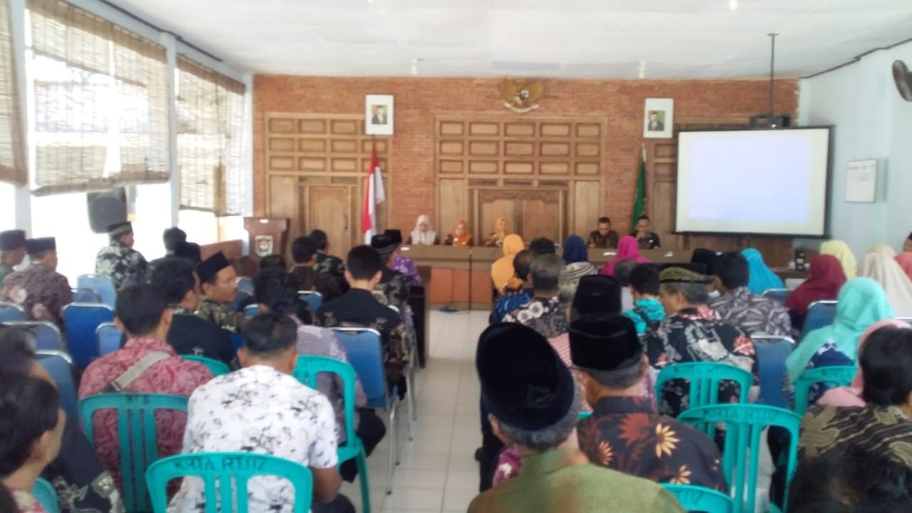 Sosialisasi dan Pembinaan Penyusunan APBDes Tahun Anggaran 2024 di Pendopo Kecamatan Purwodadi