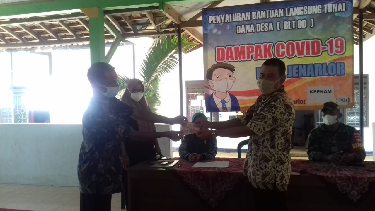 Penyaluran BLT DD Bulan VI Tahun 2021 di Balai Desa Jenarlor Kecamatan Purwodadi