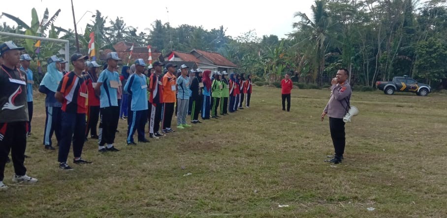 Kapolsek Purwodadi Meninjau Latihan Paskibra di Lapangan Eks Kawedanan Purwodadi 