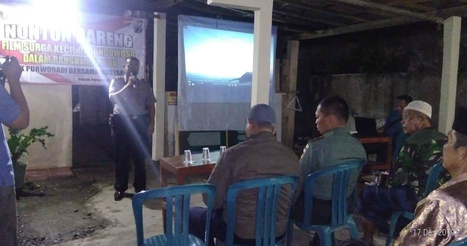 Acara Nonton Bareng Dalam Rangka Hari IBu di Polsek Purwodadi