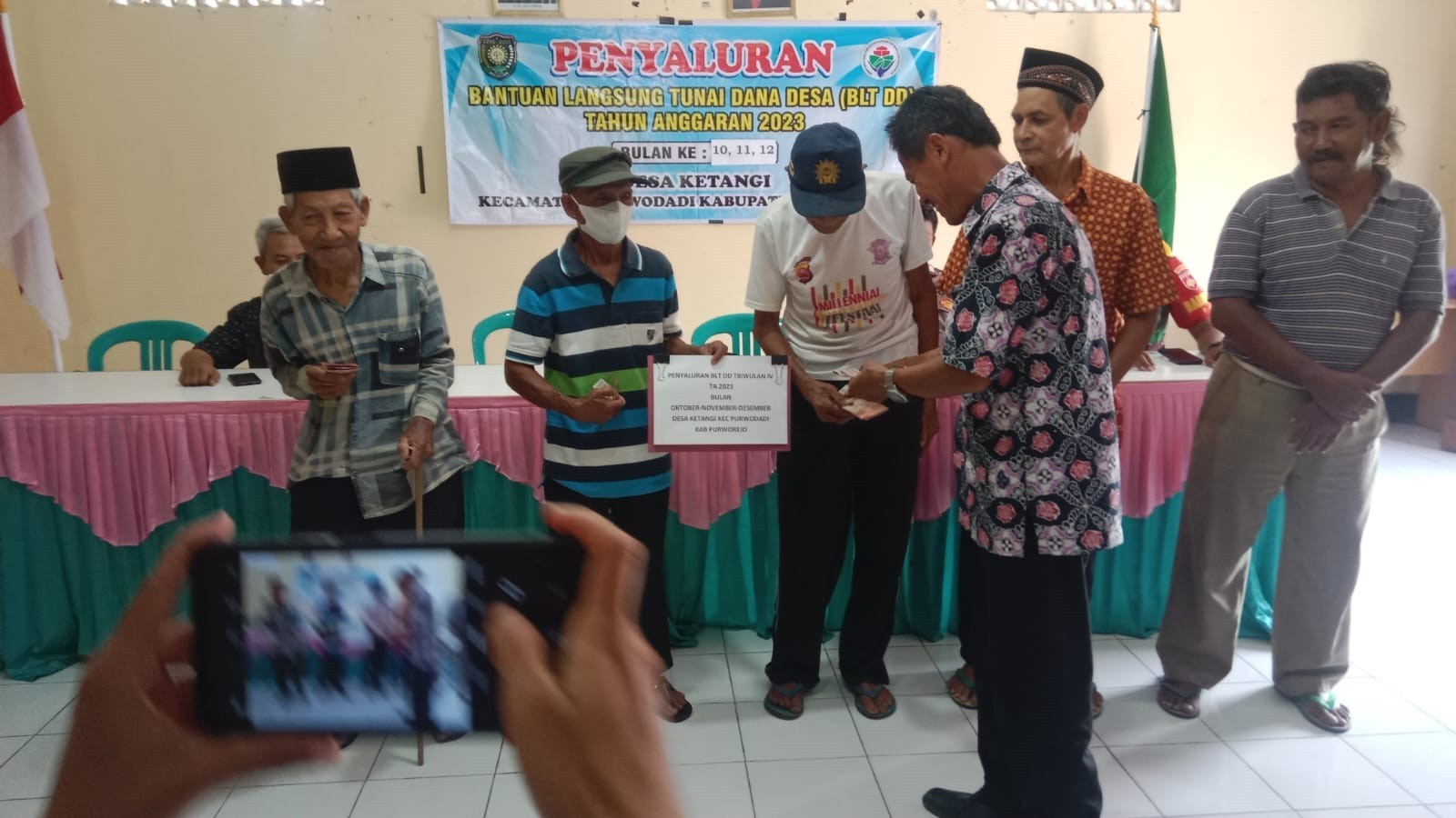 Penyaluran BLT DD Triwulan IV Tahun Anggaran 2023 di Desa Ketangi Kecamatan Purwodadi