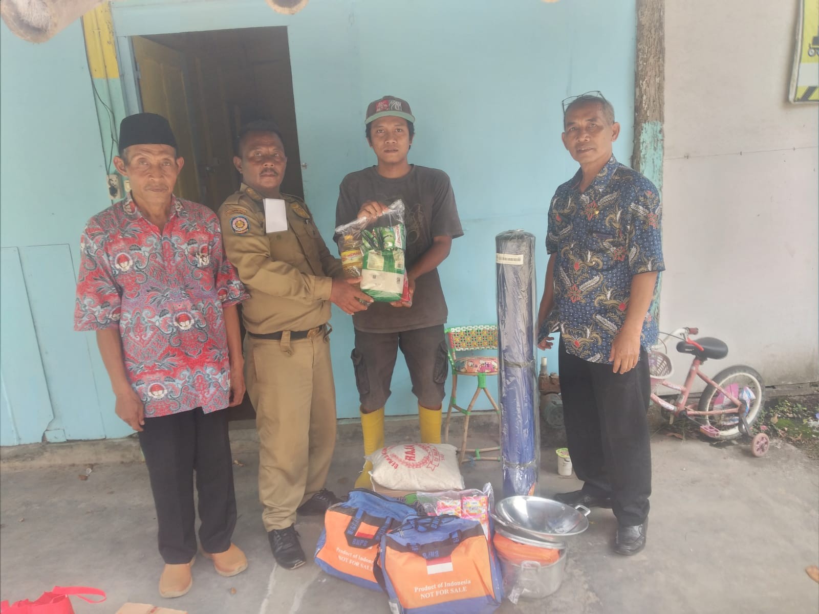 Pemberian Bantuan Kepada Warga Terdampak Musibah Kebakaran di Desa Jogoboyo Kecamatan Purwodadi