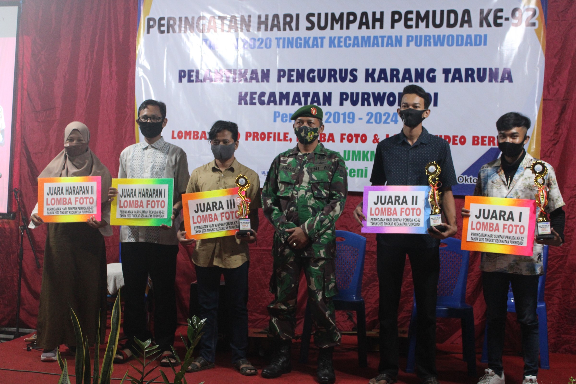 Penyerahan Hadiah Pemenang Lomba Foto Dalam Rangka Peringatan Hari Sumpah Pemuda Ke-92 Tahun 2020 Tingkat Kecamatan Purwodadi