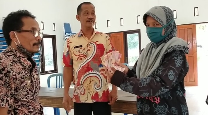 Penyaluran BLT DD Tahap di Desa Karanganyar Kecamatan Purwodadi 