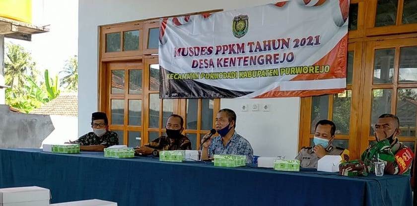 Menghadiri Musyawarah Desa Pelaksanaan PPKM di Desa Kentengrejo Kecamatan Purwodadi