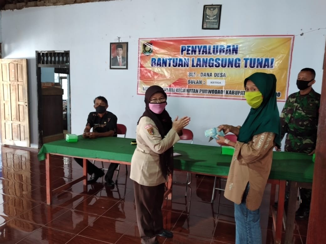 Penyaluran BLT DD Tahap di Desa Pundensari Kecamatan Purwodadi 