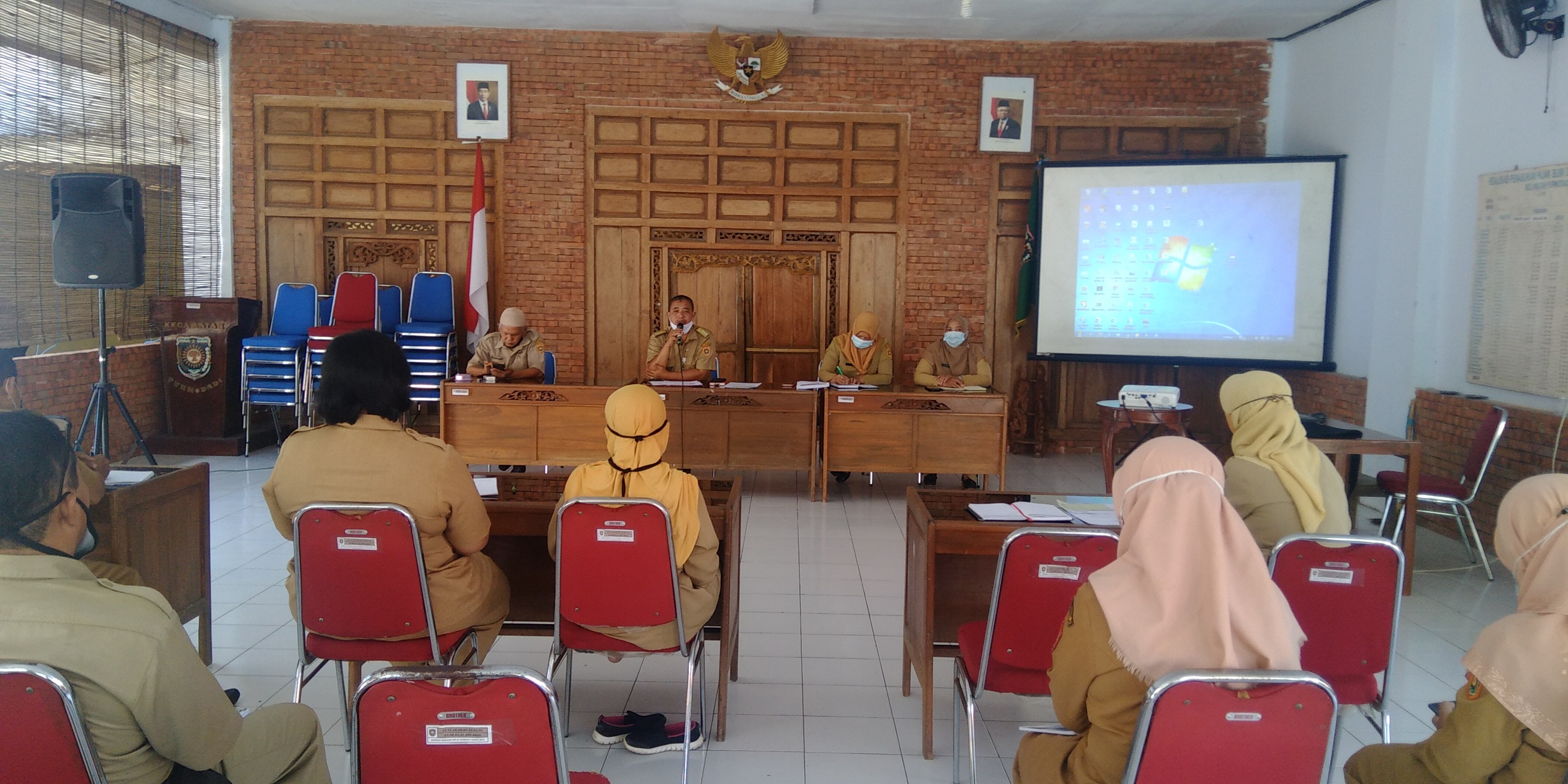 Staf Meeting di Pendopo Kecamatan Purwodadi