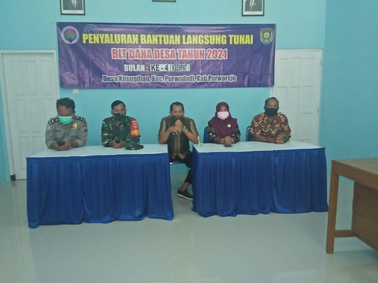 Penyaluran BLT DD Tahap I Tahun 2021 di Balai Desa Kesugihan Kecamatan Purwodadi