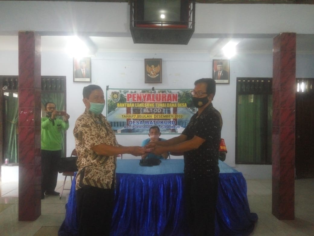 Penyaluran BLT DD Tahap III Bulan Ke-7 dan Ke-8 di Desa Watukuro Kecamatan Purwodadi