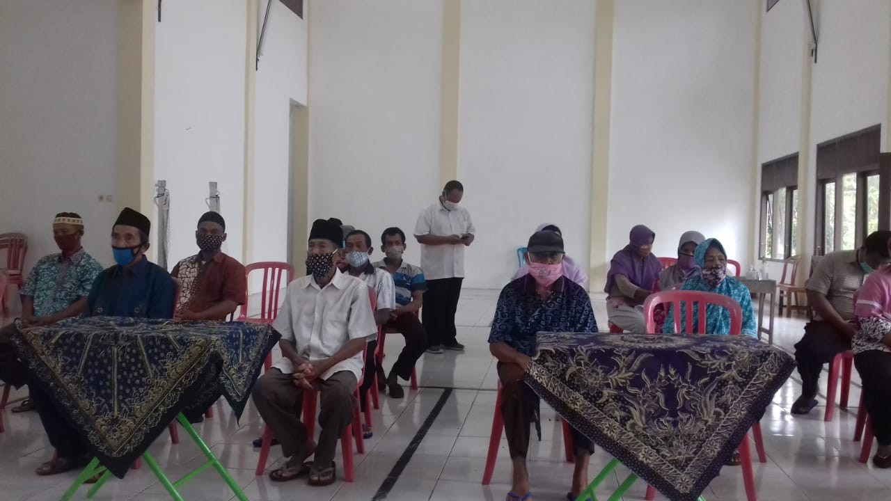 Penyaluran BLT DD Bulan Ke-7 di Desa Blendung Kecamatan Purwodadi 