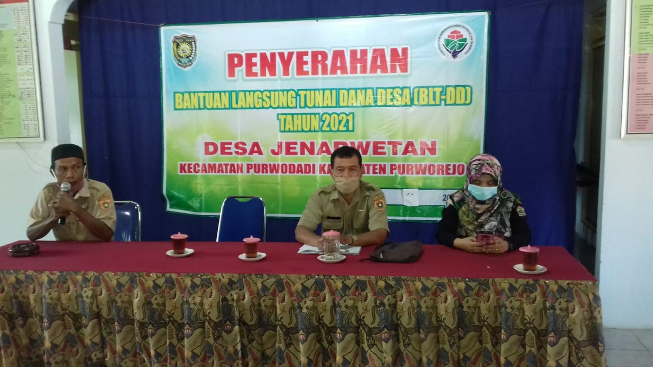 Penyaluran BLT DD Tahap I Tahun 2021 di Balai Desa Jenarwetan Kecamatan Purwodadi