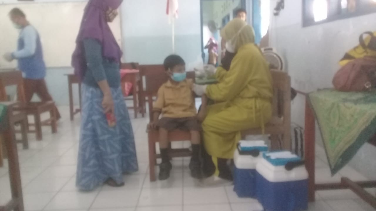 Vaksinasi Covid-19 Bagi Anak Sekolah di SDN Blendung Kecamatan Purwodadi