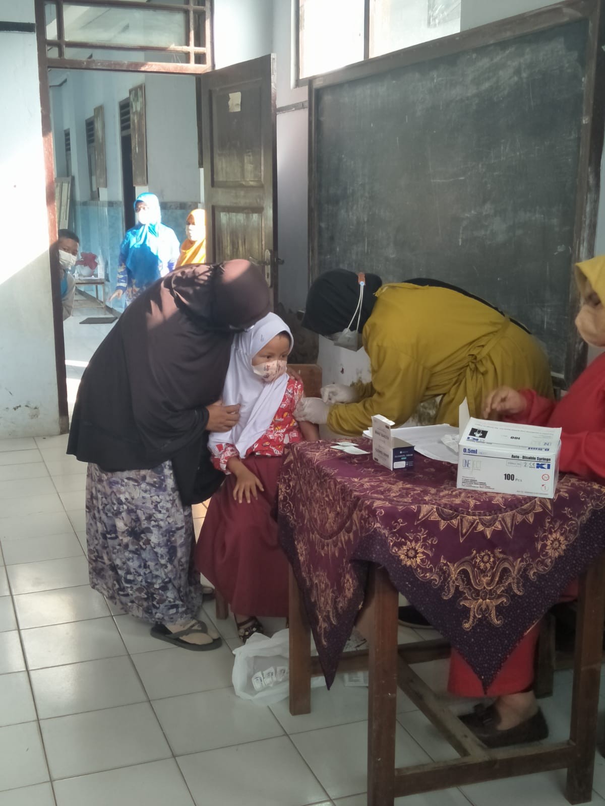 Vaksinasi Covid-19 Bagi Anak Sekolah di SDN Nampurejo Kecamatan Purwodadi