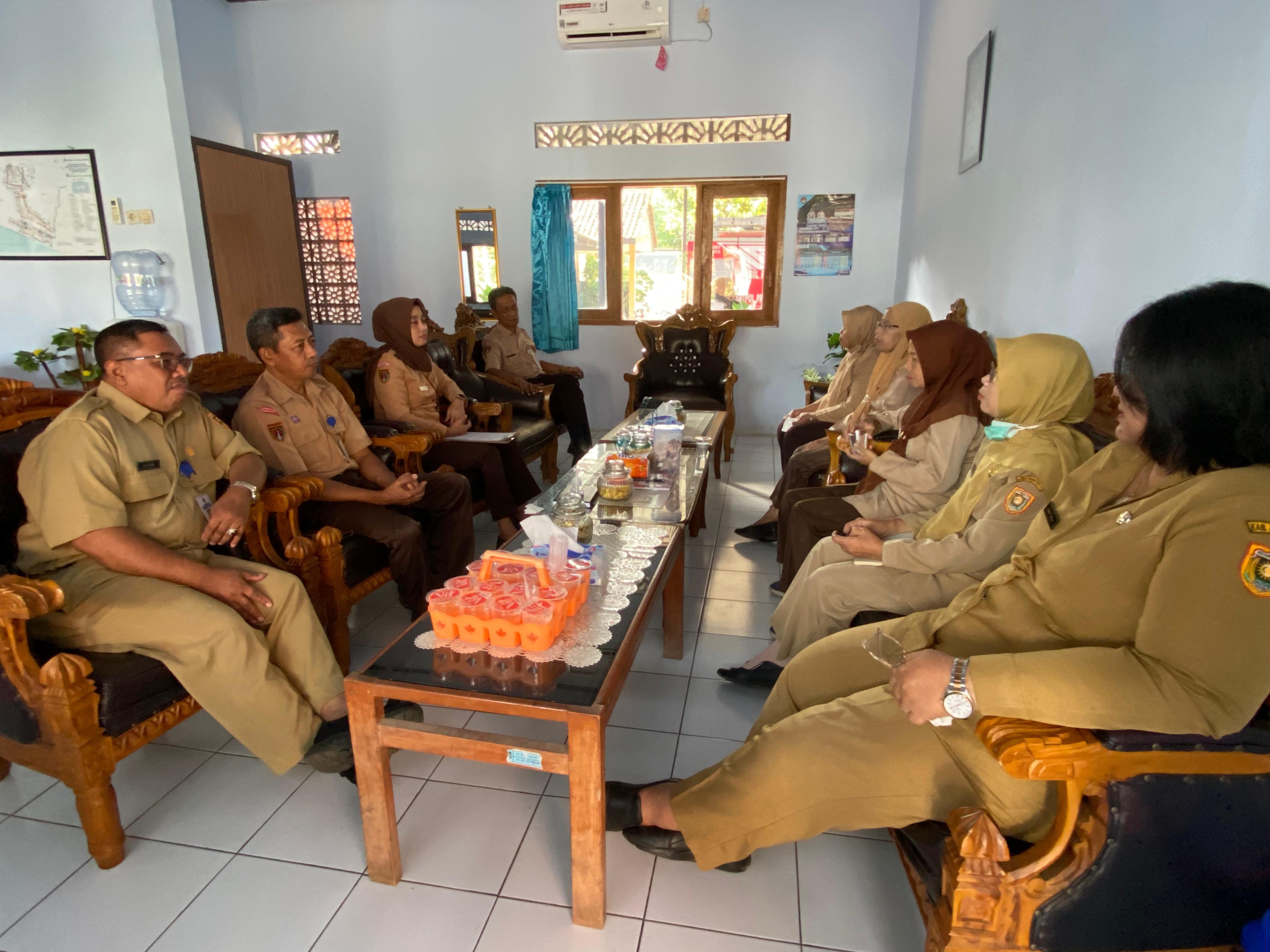 Rapat Internal Pejabat Struktural di Kecamatan Purwodadi Koordinasi Evaluasi pelaksanaan Kinerja ASN