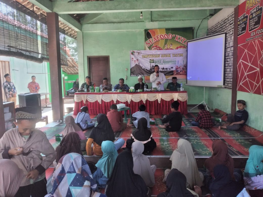 Pemberian Santunan Anak Yatim di Pantai Dewa Ruci Jatimalang