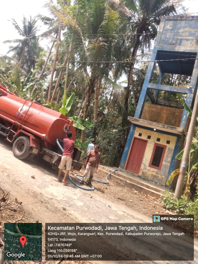 Bantuan Droping air bersih dari BPBD Kabupaten Purworejo untuk warga  Desa Karangsari 