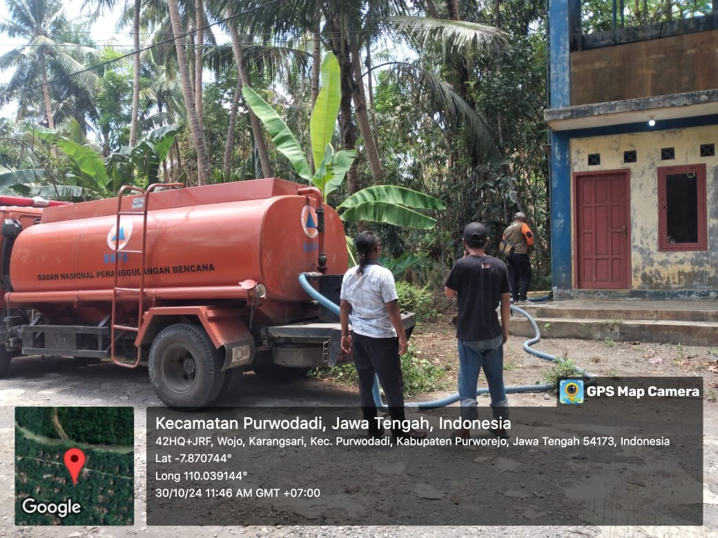 Bantuan Droping air bersih dari BPBD Kabupaten Purworejo untuk warga Dusun  Karangrejo RT 02/ RW 02 Desa Karangsari 