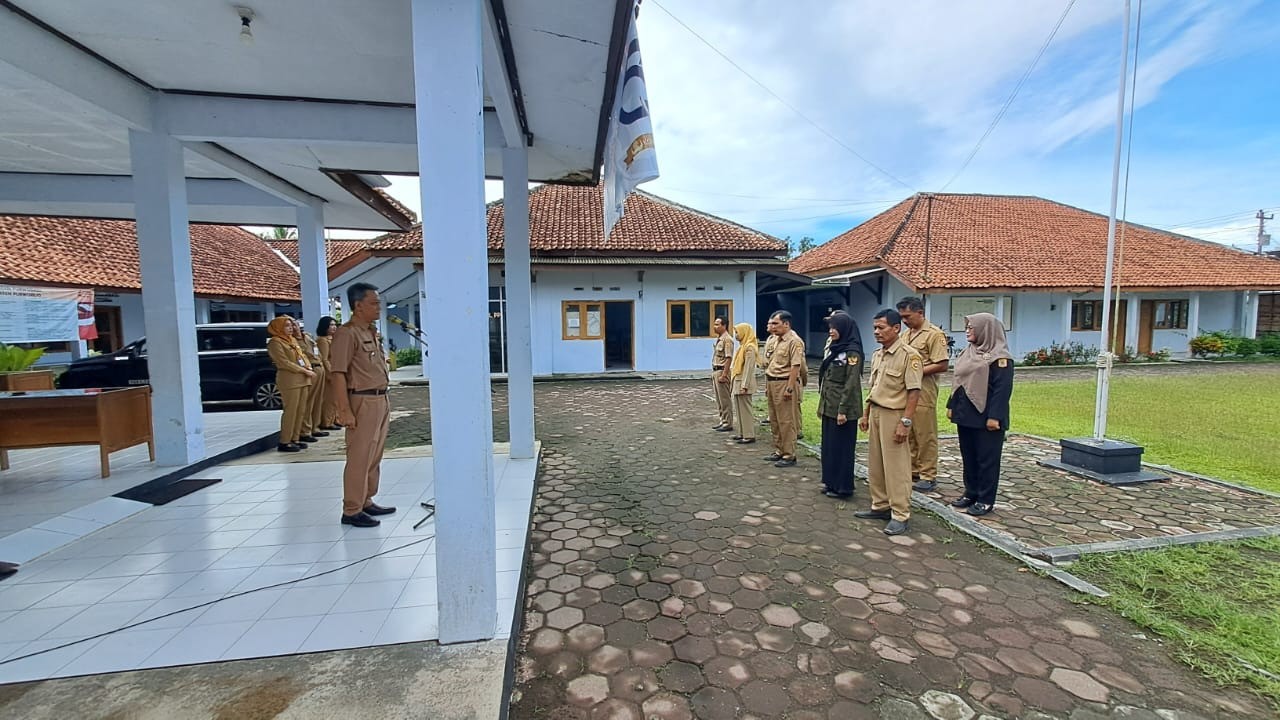 Pelaksanaan Apel Rutin Pagi ASN Kecamatan Purwodadi