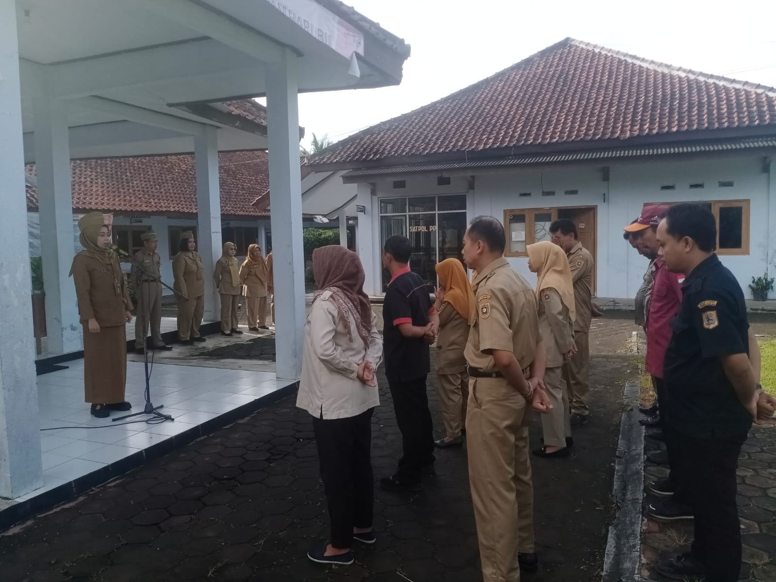 Pelaksanaan Apel Rutin Pagi ASN Kecamatan Purwodadi Tanggal 13 Januari 2025