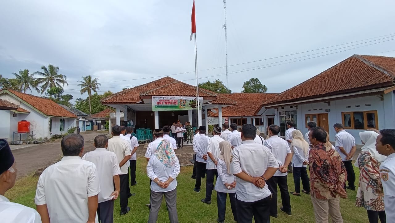 Apel Hari Desa Tahun 2025, Dilanjutkan Penanaman Bibit Pohon Cabe & Terong Tanggal 15-01-2025