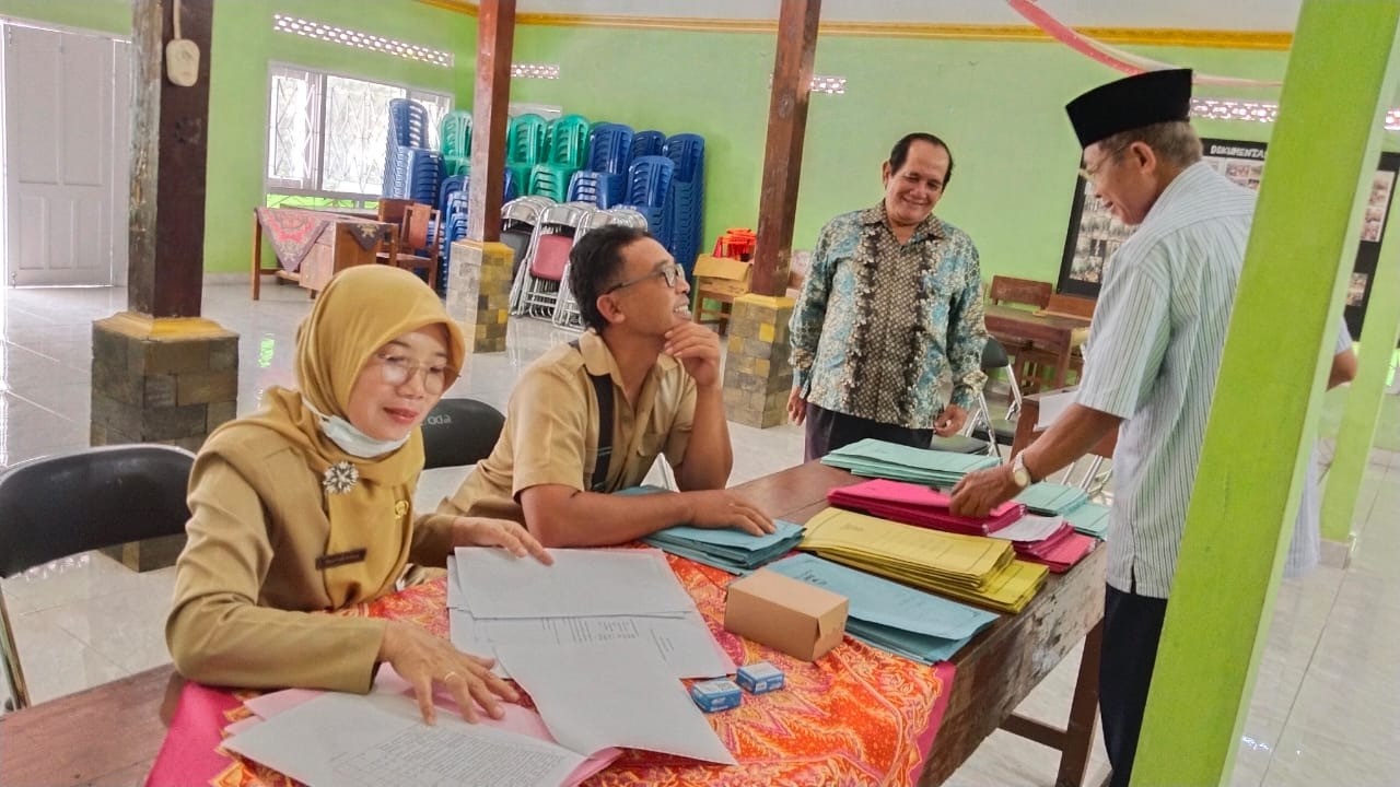 Monitoring Penutupan Pendaftaran Perangkat Desa Geparang,Kasi Pemdes Kecamatan Purwodadi hadir