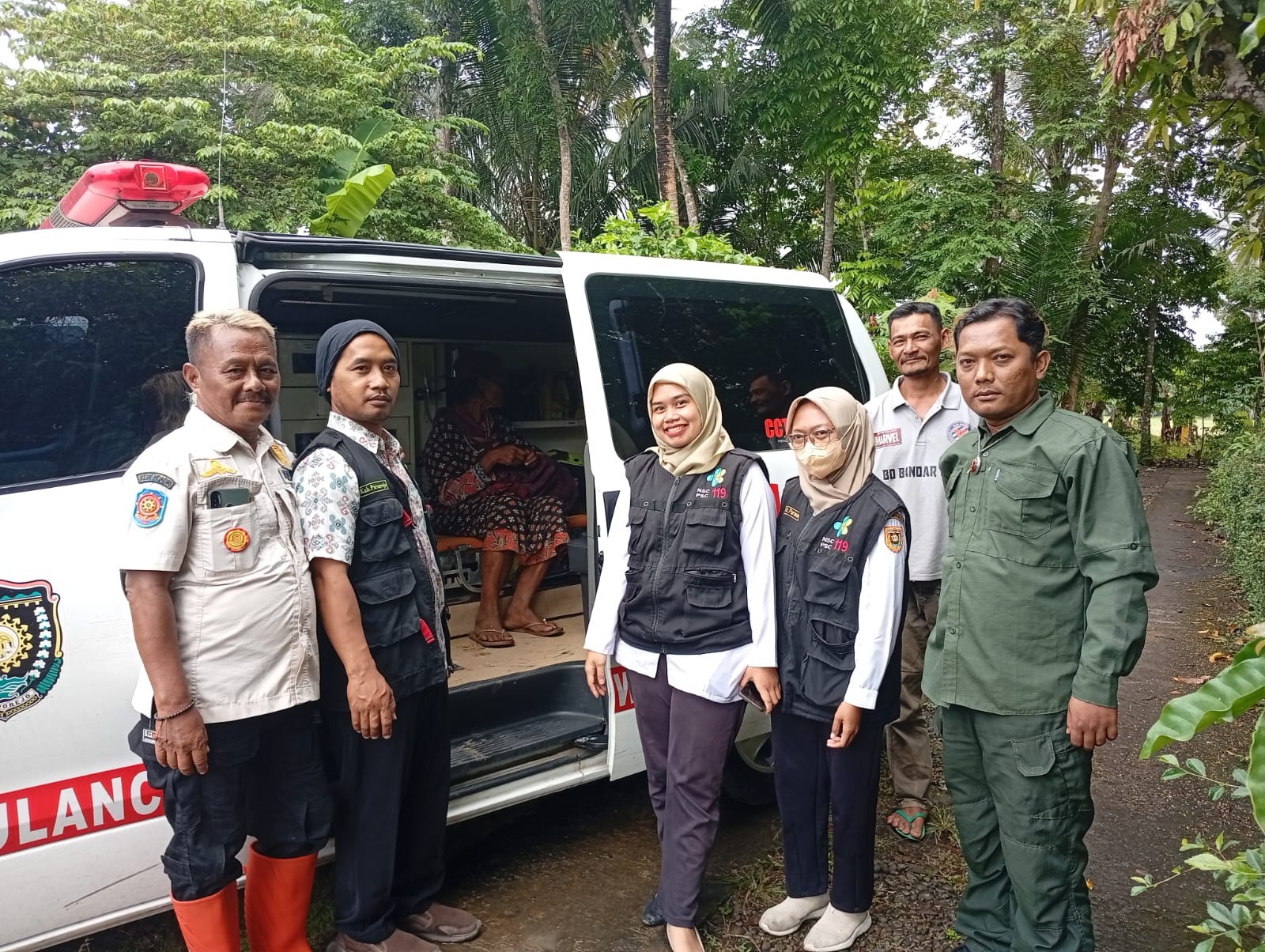 Evakuasi ODGJ Warga Desa Karangmulyo, Pelaksana Trantib Kecamatan Purwodadi mendatangi rumah warga ODGJ