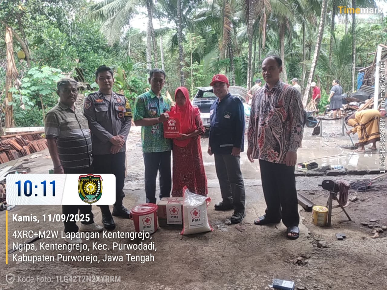 Penyerahan Bantuan Logistik dari PMI Kabupaten Purworejo Bencana Rumah Bagian Dapur roboh Warga Kentengrejo