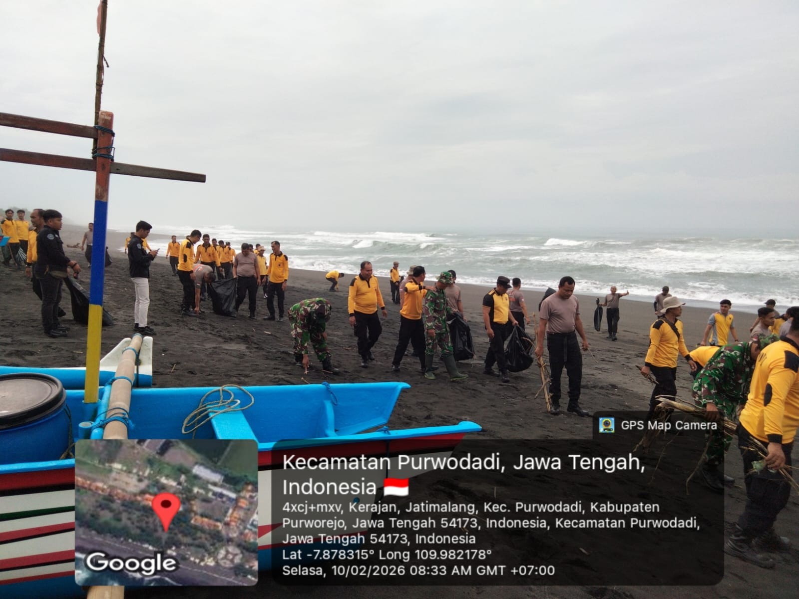 Camat Purwodadi menghadiri Karya Bakti pembersihan pantai dalam rangka Penanganan Sampah Nasional Terpadu melalui Gerakan Indonesia Asri di Pantai Dewa Ruci Jatimalang