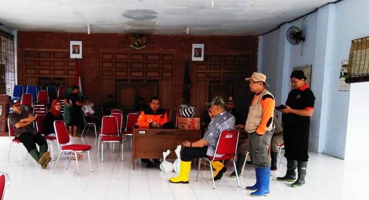 Sekretaris Daerah Kabupaten Purworejo Meninjau Posko Bencana Banjir di Kecamatan Purwodadi.