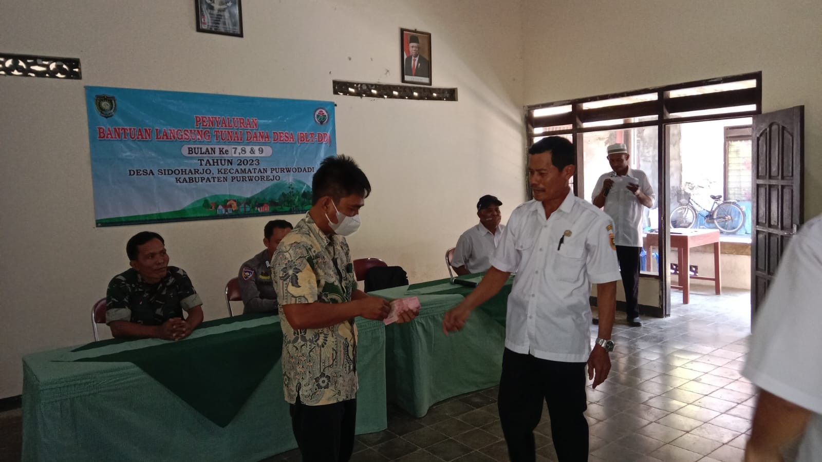 Penyaluran BLT DD Triwulan III Tahun Anggaran 2023 di Desa Sidoharjo Kecamatan Purwodadi