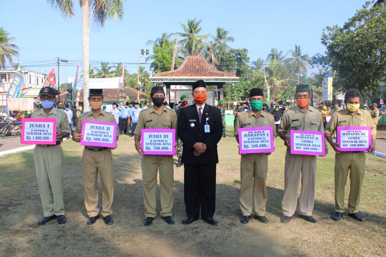 Penyerahan Hadiah Lomba Semarak Desa Dalam Rangka HUT Ke-75 Kemerdekaan Republik Indonesia Tingkat Kecamatan Purwodadi