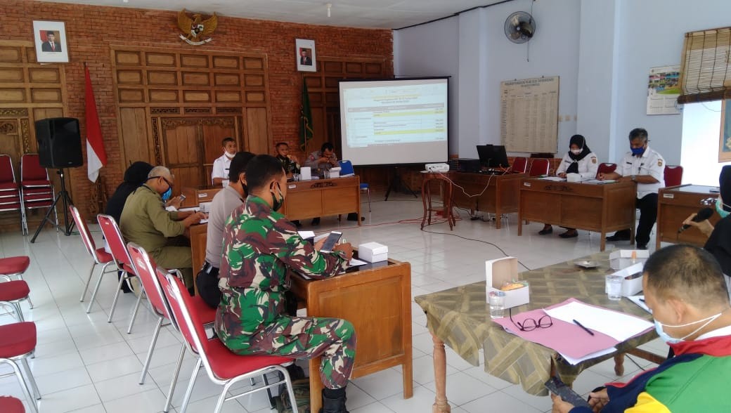 Rakor Pemantapan Panitia HUT Kemerdekaan Republik Indonesia Ke-75 di Pendopo Kecamatan Purwodadi