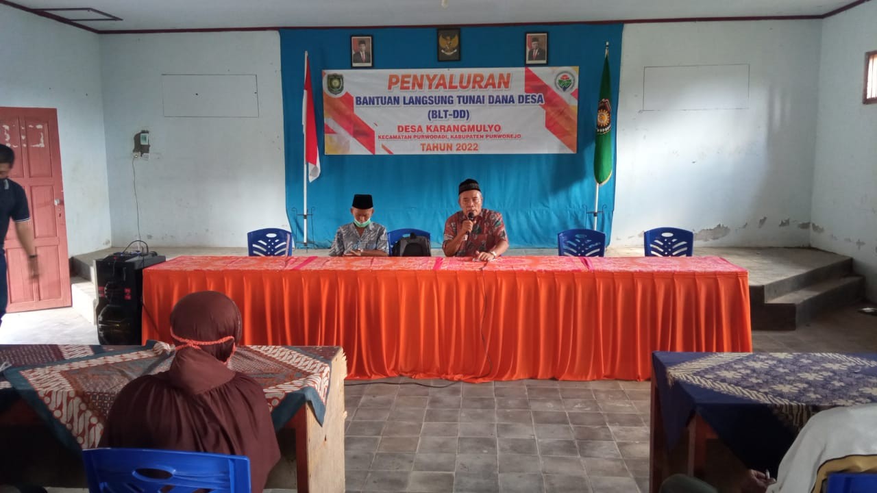 Penyaluran BLT DD Tahun 2022 di Balai Desa Karangmulyo Kecamatan Purwodadi 