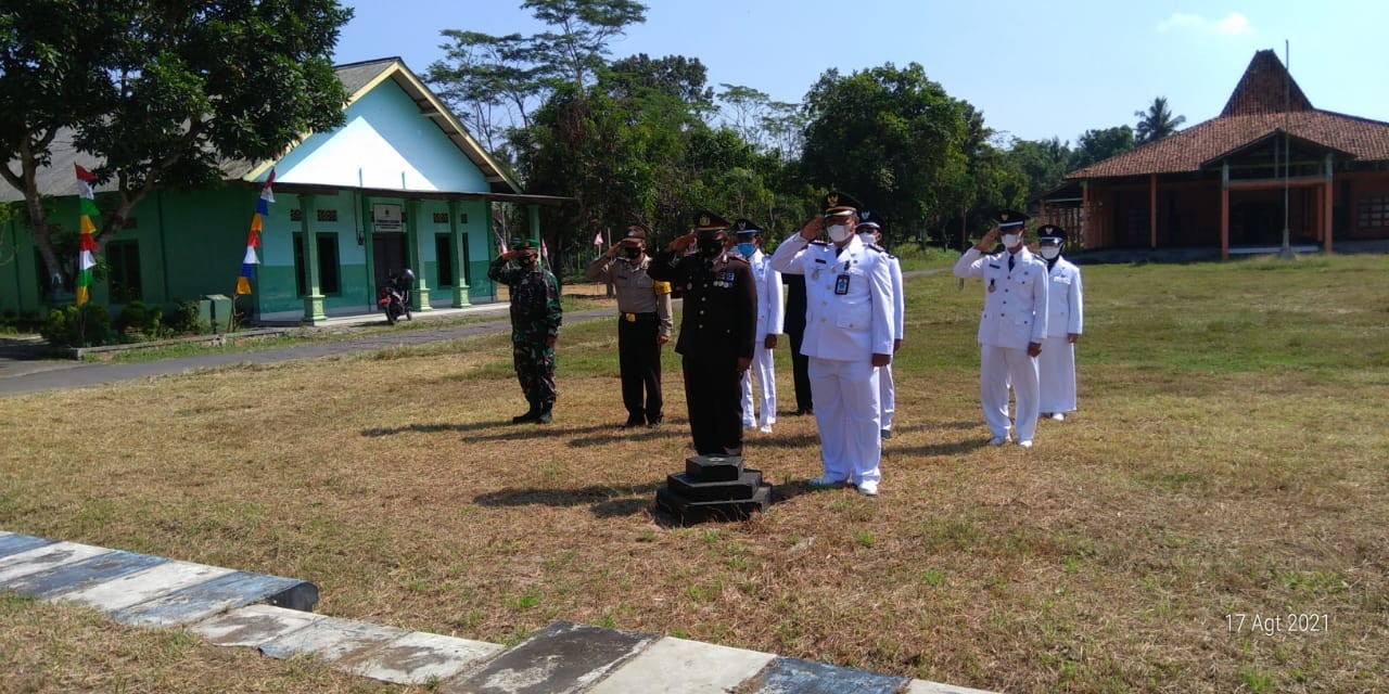 Ziarah dan Tabur Bunga di Monumen Letnan Kemis di Desa Purwodadi Kecamatan Purwodadi