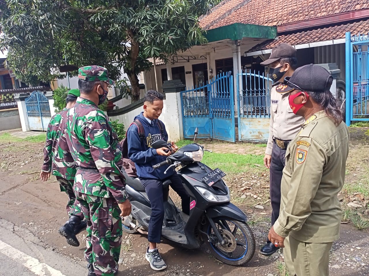 Kegiatan Operasi Yustisi Pelaksanaan Protokol Kesehatan di  Kecamatan Purwodadi