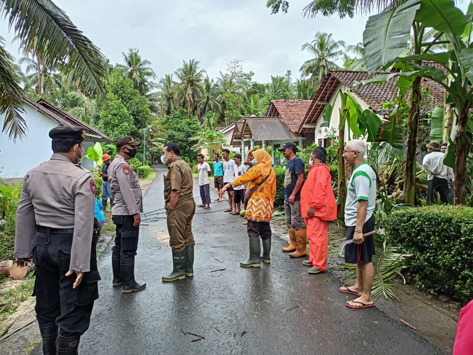 Camat Purwodadi Meninjau Lokasi Terdampak Banjir di Wilayah Kecamatan Purwodadi