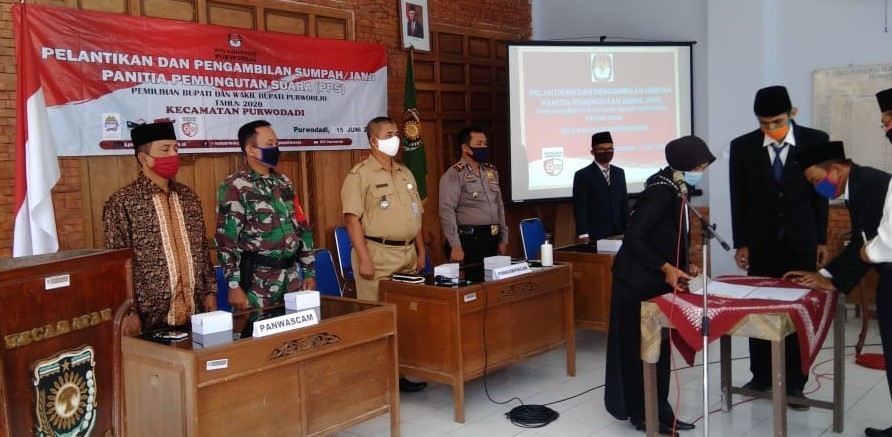 Pelantikan dan Pengambilan Sumpah dan Janji Panitia Pemungutan Suara Kecamatan Purwodadi