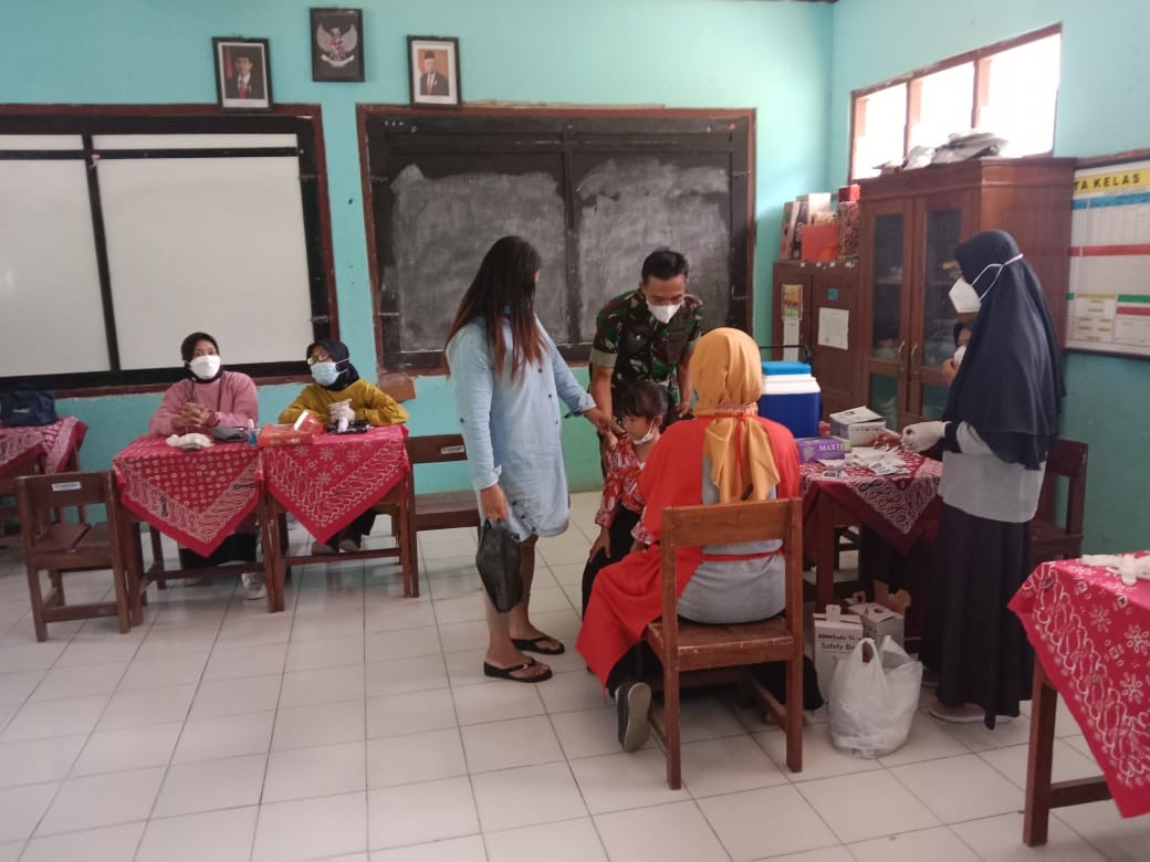 Vaksinasi Covid-19 Bagi Anak Sekolah di SDN Jogoresan Kecamatan Purwodadi