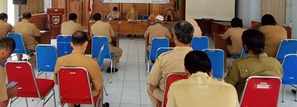 Staf Meeting Karyawan Kecamatan Purwodadi di Pendopo Kecamatan Purwodadi