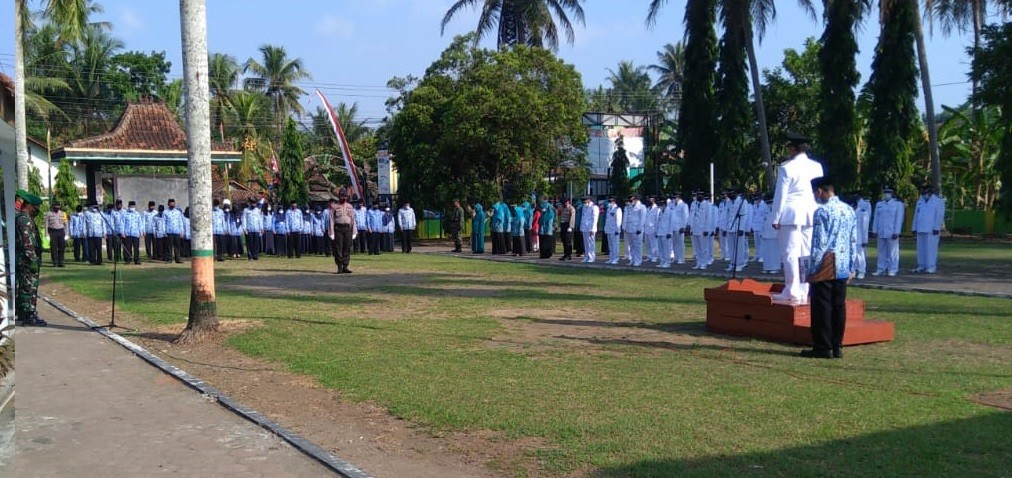 Upacara Bendera HUT Ke-76 Kemerdekaan Republik Indonesia Tingkat Kecamatan Purwodadi