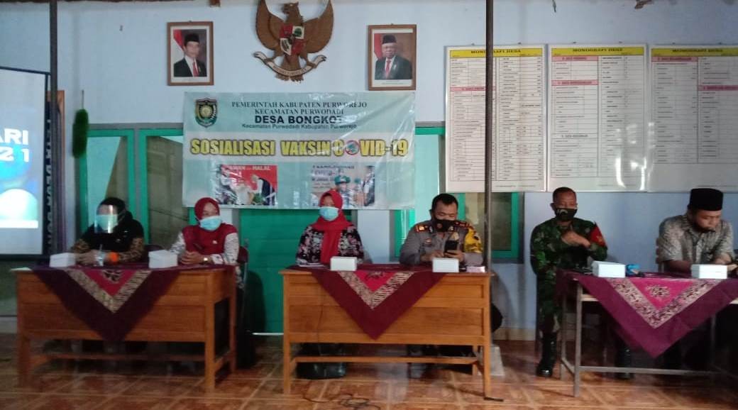 Sosialisasi Vaksin Covid-19 di Balai Desa Bongkot Kecamatan Purwodadi